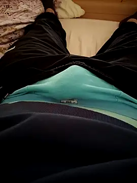 Snapshot of Cedry2k007 chatting on 03-29-26, 01:44 Cedry2k007 online show from 03-29-26, 01:44