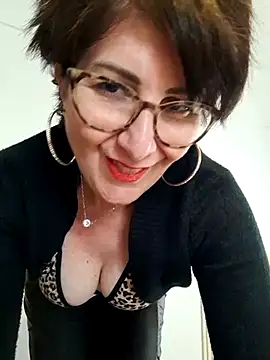 Snapshot of Viola8p chatting on 05-17-26, 03:30 Viola8p online show from 05-17-26, 03:30