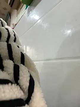 Snapshot of Asia-Melody chatting on 02-21-25, 12:27 Asia-Melody online show from 02-21-25, 12:27