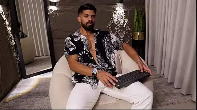 DannSaenz online show from 04-08-26, 01:22