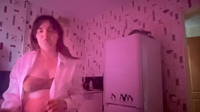 Diamond Tyler online show from 05-11-26, 02:45