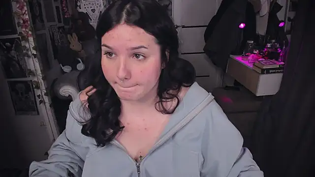 Snapshot of Diasporaaa chatting on 11-01-25, 02:57 Diasporaaa online show from 11-01-25, 02:57