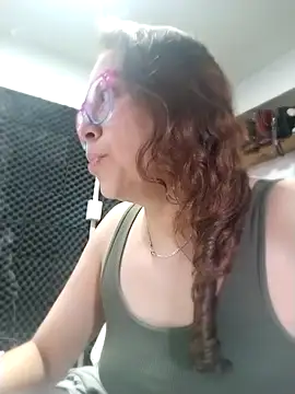 Snapshot of rossmexicana_x chatting on 02-21-26, 07:04 rossmexicana x online show from 02-21-26, 07:04