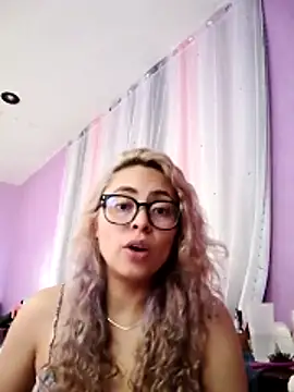 Snapshot of rossmexicana_x chatting on 06-18-26, 06:23 rossmexicana x online show from 06-18-26, 06:23