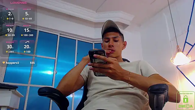 Snapshot of Valerio_20 chatting on 12-10-24, 11:40 Valerio 20 online show from 12-10-24, 11:40