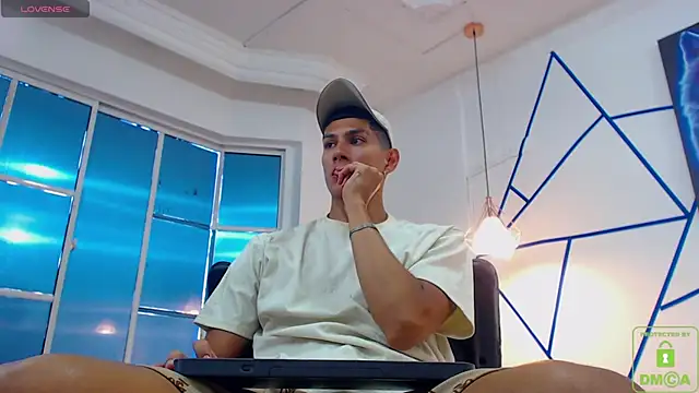 Snapshot of Valerio_20 chatting on 12-11-24, 08:39 Valerio 20 online show from 12-11-24, 08:39