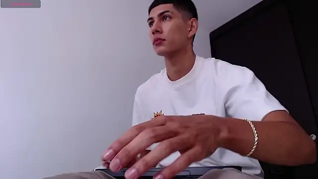 Snapshot of Valerio_20 chatting on 02-11-25, 03:40 Valerio 20 online show from 02-11-25, 03:40