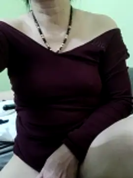 Snapshot of Hangem111 chatting on 12-16-25, 06:18 Hangem111 online show from 12-16-25, 06:18