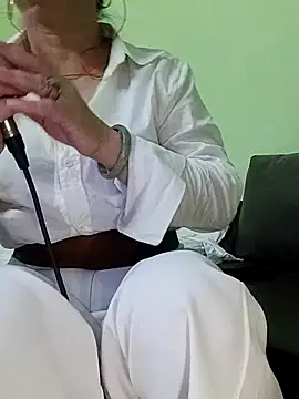 Snapshot of Hangem111 chatting on 12-21-25, 03:30 Hangem111 online show from 12-21-25, 03:30