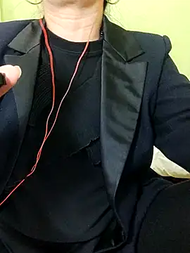 Snapshot of Hangem111 chatting on 02-08-26, 02:42 Hangem111 online show from 02-08-26, 02:42