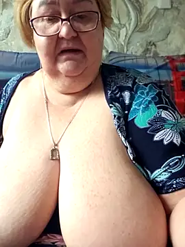 Snapshot of Awn290668 chatting on 06-04-26, 05:35 Awn290668 online show from 06-04-26, 05:35
