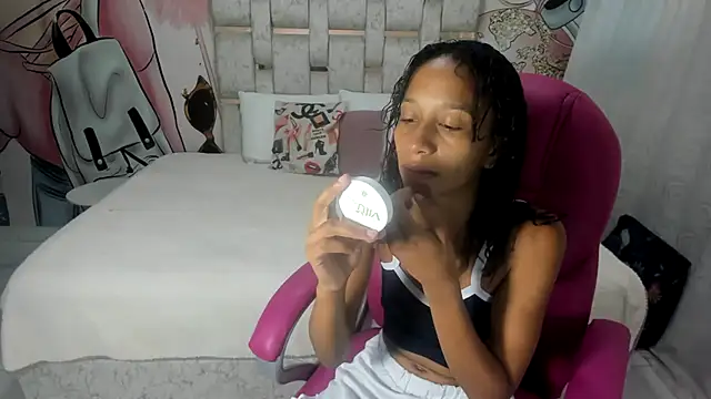 EMMA SWEETT1 online show from 01-28-25, 12:32