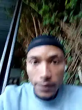 Snapshot of slimmydaddy69 chatting on 05-04-26, 04:52 slimmydaddy69 online show from 05-04-26, 04:52