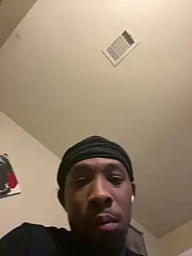 Snapshot of magicDick2842 chatting on 11-27-25, 09:33 magicDick2842 online show from 11-27-25, 09:33