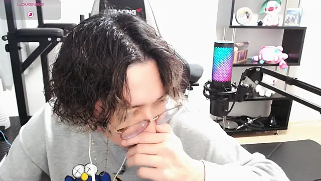 Snapshot of Shizukuu chatting on 03-16-25, 12:44 Shizukuu online show from 03-16-25, 12:44