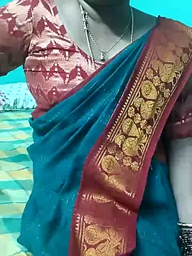 Snapshot of kasmika_kasmika chatting on 01-12-25, 04:18 kasmika kasmika online show from 01-12-25, 04:18