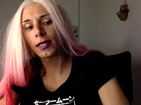 Snapshot of Thematrioshkaoficial24 chatting on 12-15-24, 11:53 Thematrioshkaoficial24 online show from 12-15-24, 11:53