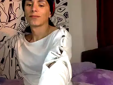 Snapshot of Thematrioshkaoficial24 chatting on 03-18-25, 02:36 Thematrioshkaoficial24 online show from 03-18-25, 02:36