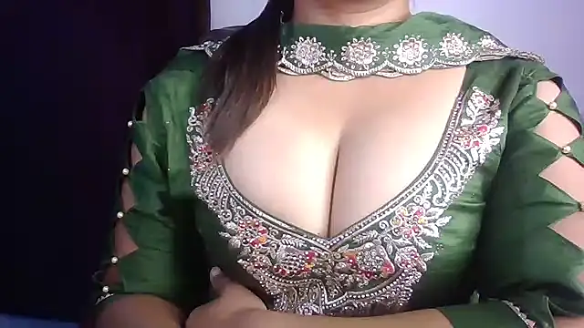 Snapshot of KhwahisHH chatting on 09-22-25, 06:43 KhwahisHH online show from 09-22-25, 06:43