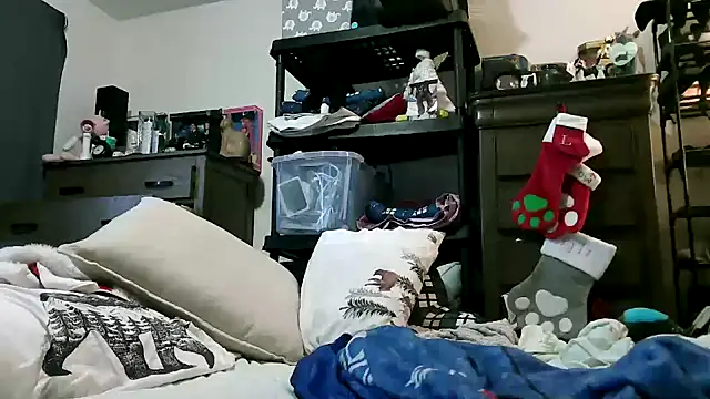 WHITEDAROSE online show from 11-19-25, 04:07