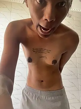 Snapshot of monic421 chatting on 01-06-26, 08:18 monic421 online show from 01-06-26, 08:18