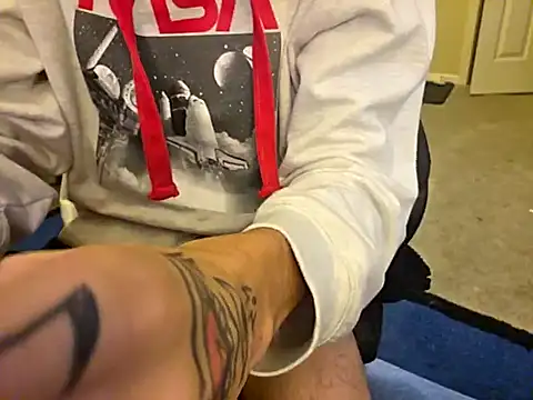 Snapshot of Migaruo chatting on 10-07-25, 12:02 Migaruo online show from 10-07-25, 12:02