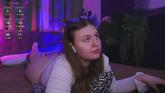 Snapshot of Mia__Peach chatting on 12-06-24, 01:18 Mia Peach online show from 12-06-24, 01:18