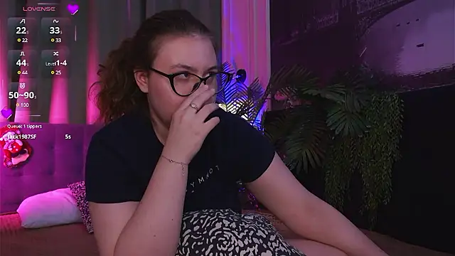 Snapshot of Mia__Peach chatting on 12-08-24, 01:13 Mia Peach online show from 12-08-24, 01:13