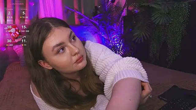 Snapshot of Mia__Peach chatting on 12-10-24, 09:43 Mia Peach online show from 12-10-24, 09:43