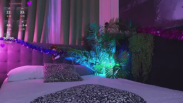 Snapshot of Mia__Peach chatting on 12-22-24, 10:36 Mia Peach online show from 12-22-24, 10:36