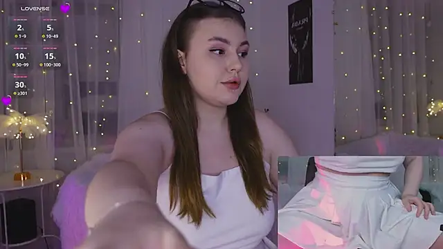 Snapshot of Mia__Peach chatting on 01-08-25, 07:45 Mia Peach online show from 01-08-25, 07:45