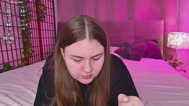 Snapshot of Mia__Peach chatting on 02-21-25, 09:00 Mia Peach online show from 02-21-25, 09:00