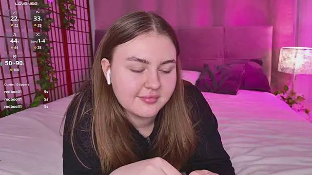 Snapshot of Mia__Peach chatting on 02-22-25, 03:12 Mia Peach online show from 02-22-25, 03:12