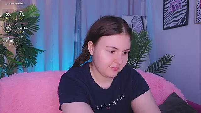 Snapshot of Mia__Peach chatting on 03-14-25, 04:10 Mia Peach online show from 03-14-25, 04:10