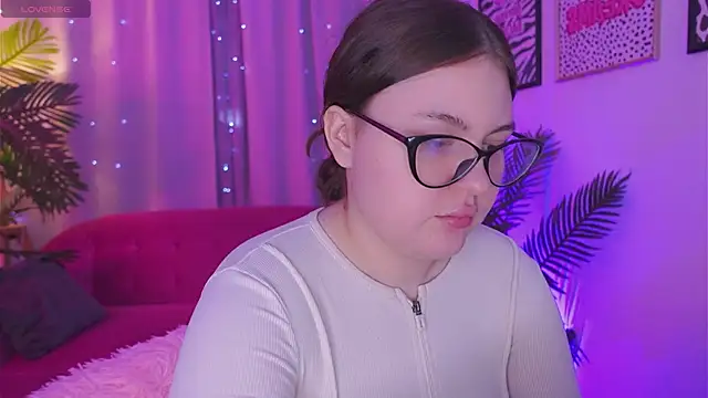 Snapshot of Mia__Peach chatting on 03-18-25, 12:05 Mia Peach online show from 03-18-25, 12:05