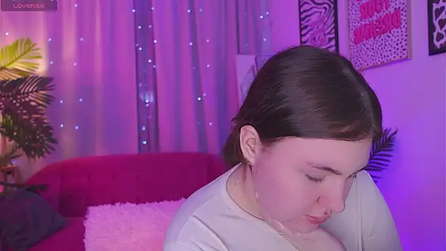 Snapshot of Mia__Peach chatting on 03-18-25, 03:09 Mia Peach online show from 03-18-25, 03:09