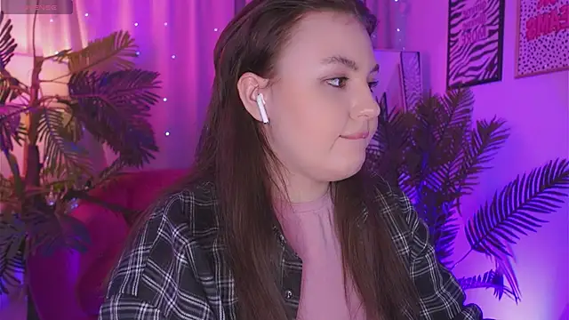 Snapshot of Mia__Peach chatting on 03-18-25, 10:58 Mia Peach online show from 03-18-25, 10:58