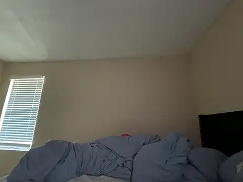 Snapshot of Badgirlbrittt chatting on 02-28-25, 09:33 Badgirlbrittt online show from 02-28-25, 09:33