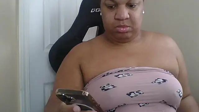 Snapshot of Badgirlbrittt chatting on 12-17-25, 03:51 Badgirlbrittt online show from 12-17-25, 03:51