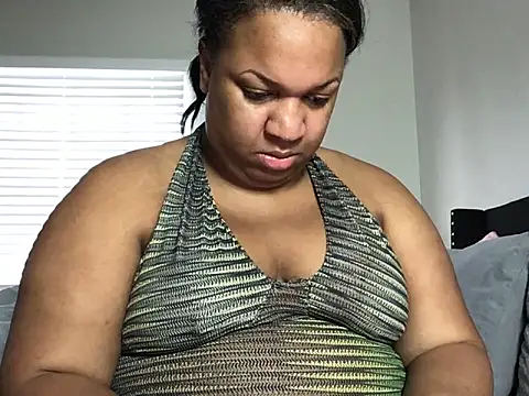 Snapshot of Badgirlbrittt chatting on 05-20-26, 04:35 Badgirlbrittt online show from 05-20-26, 04:35