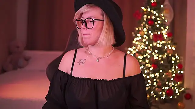 Charming Daphny online show from 12-20-25, 06:09