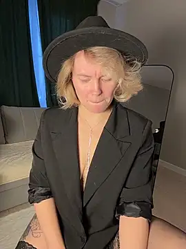 Charming Daphny online show from 02-15-26, 12:03