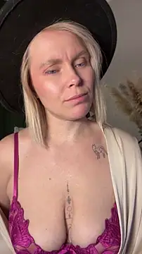 Charming Daphny online show from 04-08-26, 04:40