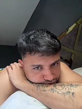 Snapshot of bruce__naughty chatting on 10-19-25, 08:53 bruce naughty online show from 10-19-25, 08:53