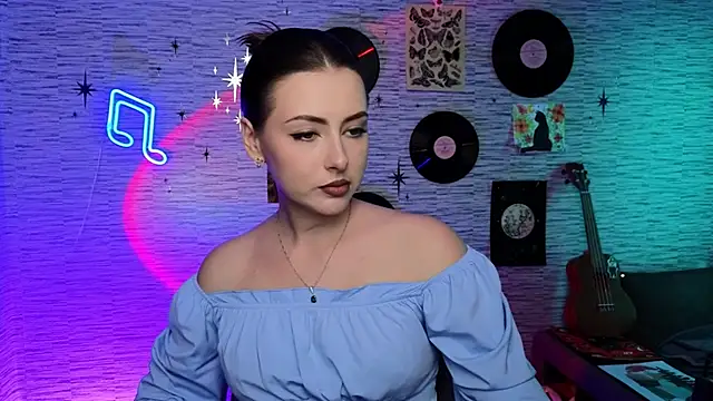 Snapshot of GloriaElmer chatting on 12-05-24, 04:23 GloriaElmer online show from 12-05-24, 04:23