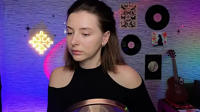 Snapshot of GloriaElmer chatting on 12-09-24, 03:00 GloriaElmer online show from 12-09-24, 03:00