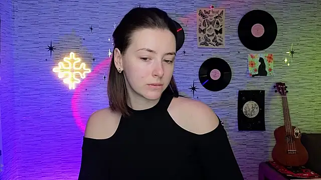 Snapshot of GloriaElmer chatting on 12-10-24, 06:33 GloriaElmer online show from 12-10-24, 06:33