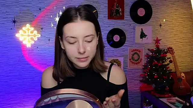 Snapshot of GloriaElmer chatting on 12-19-24, 06:12 GloriaElmer online show from 12-19-24, 06:12