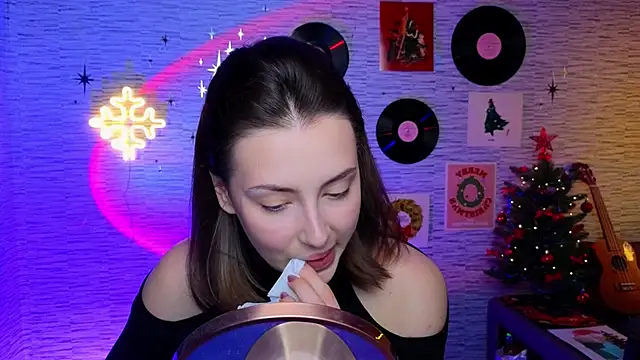 Snapshot of GloriaElmer chatting on 12-23-24, 02:17 GloriaElmer online show from 12-23-24, 02:17