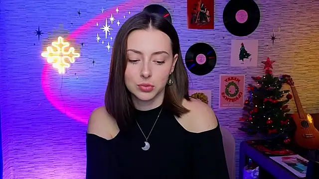 Snapshot of GloriaElmer chatting on 12-23-24, 05:22 GloriaElmer online show from 12-23-24, 05:22